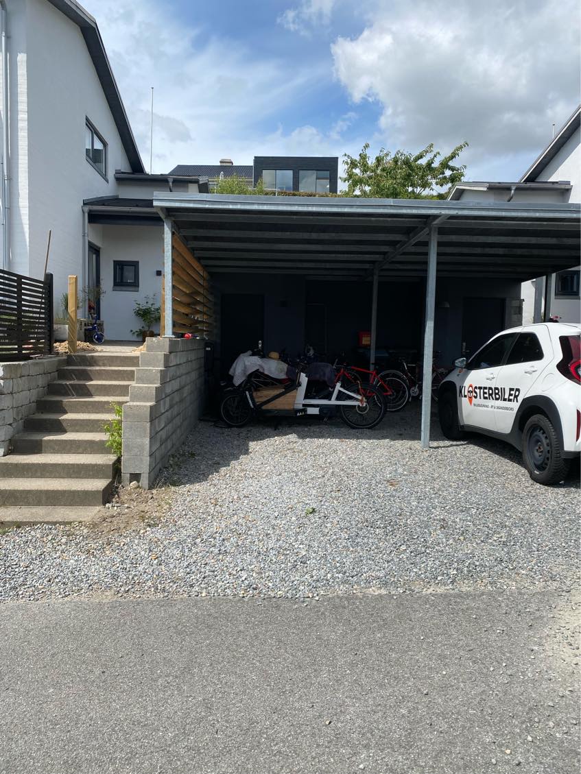 Vi skal have lagt 40 m2 fliser. Vi Har købt fliserne