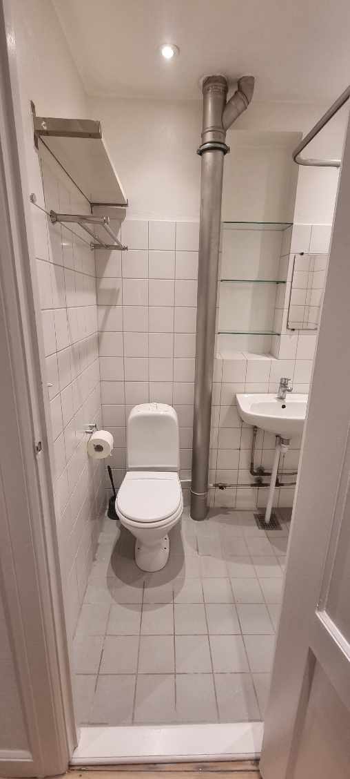 Aftagning af toilet og håndvask, forlænge rør til brus.