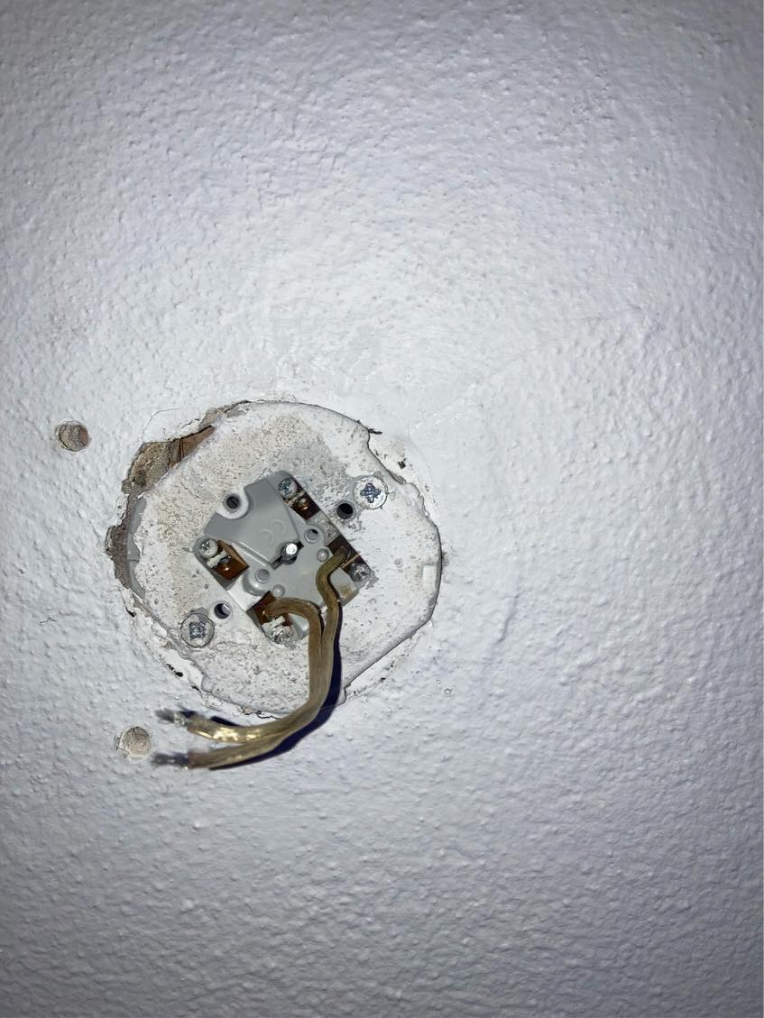 Hænge lampe op i tyndt loft eller hjælp til loftet