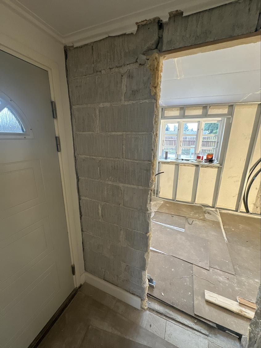 Pudsning af nogle vægge og lukke en hul med gasbeton