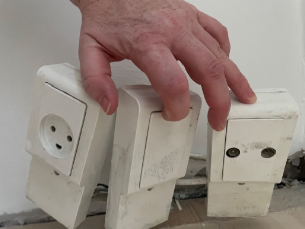 Stikkontakter i væg