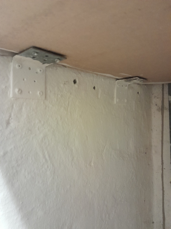 Skruet bordplade løs og  fjernet den