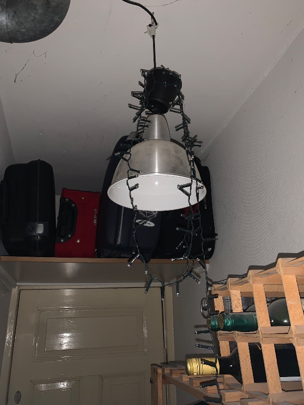 Lampe, vandhane og stativ til bruserforhæng