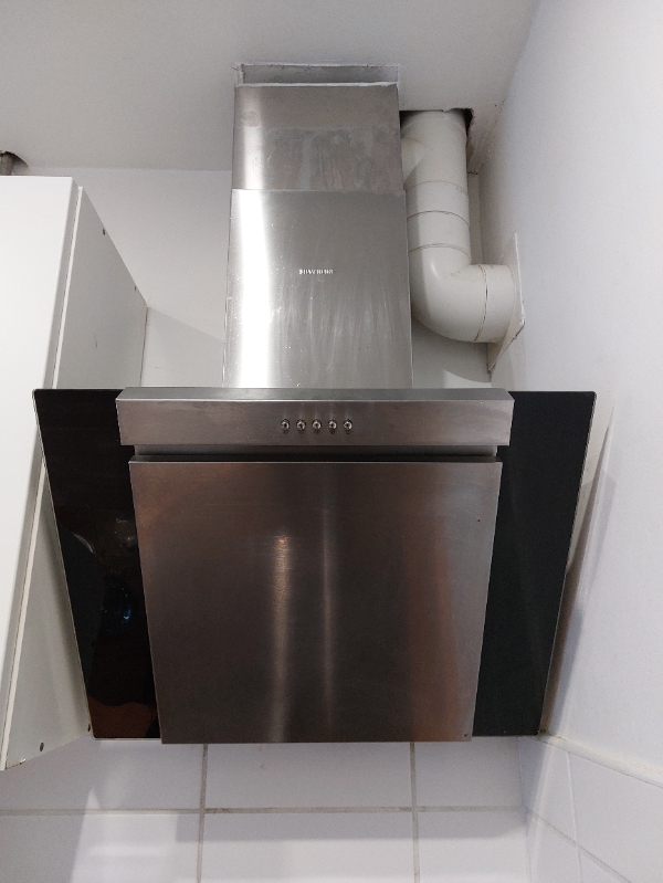 udskiftning og montering af ny emhætte