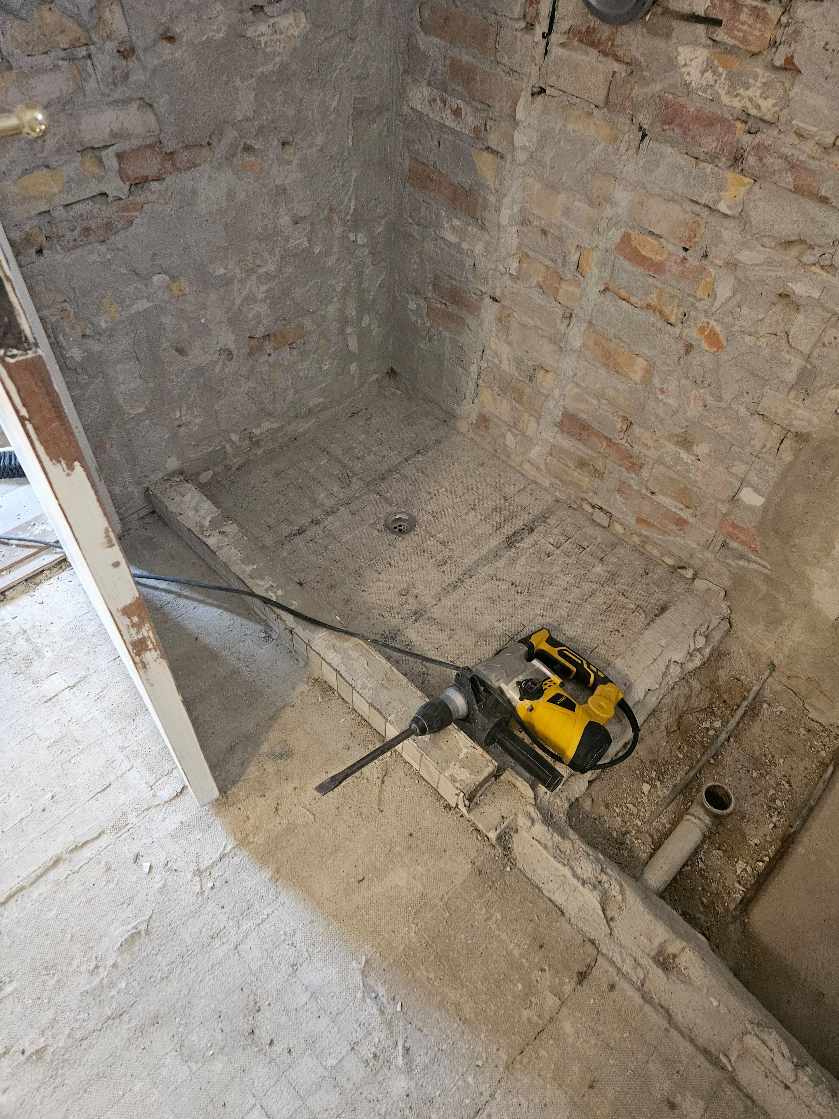 Mure væg på badeværelse