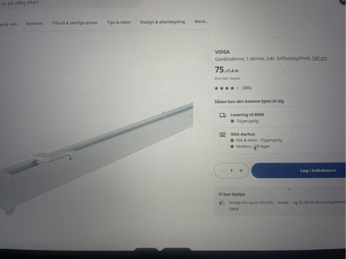 Opsætning af gardiner og loftlampe
