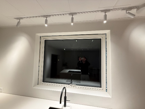 Fuge køkkenbord og vindue