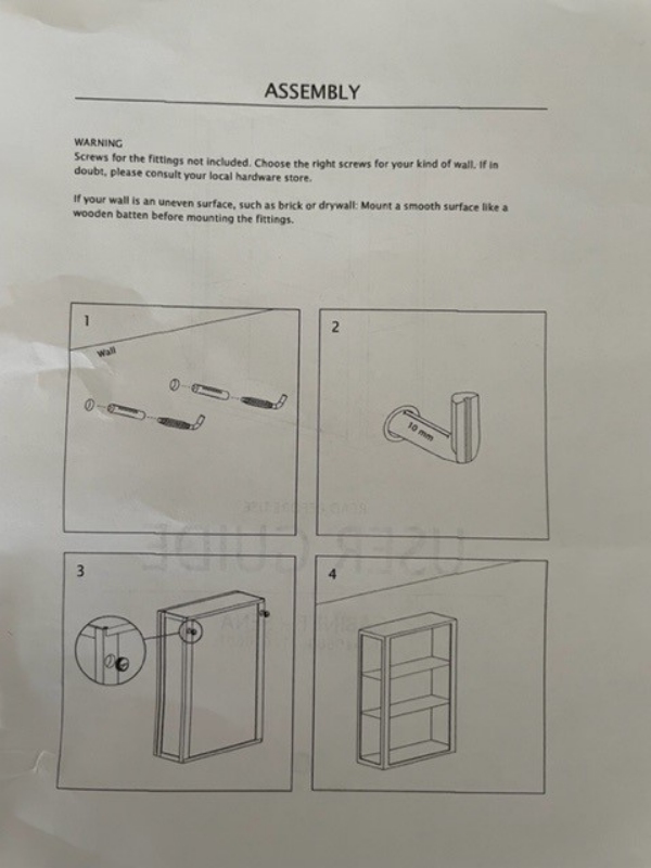 Montering af væghængt vitrineskab
