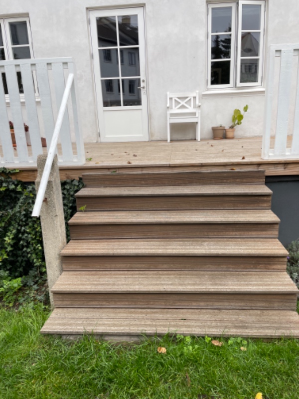 Bortskaffelse af stort køleskab. Fra hævet stuelejlighed i Lyngby.