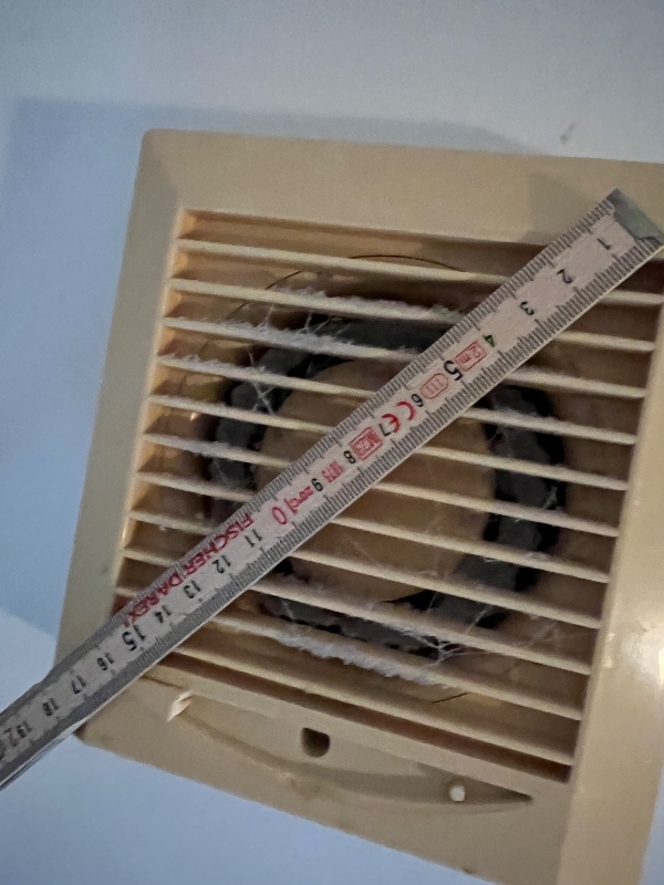 Elektriker til skift a ventilator, opsætning af spot i loft og lampe over vask