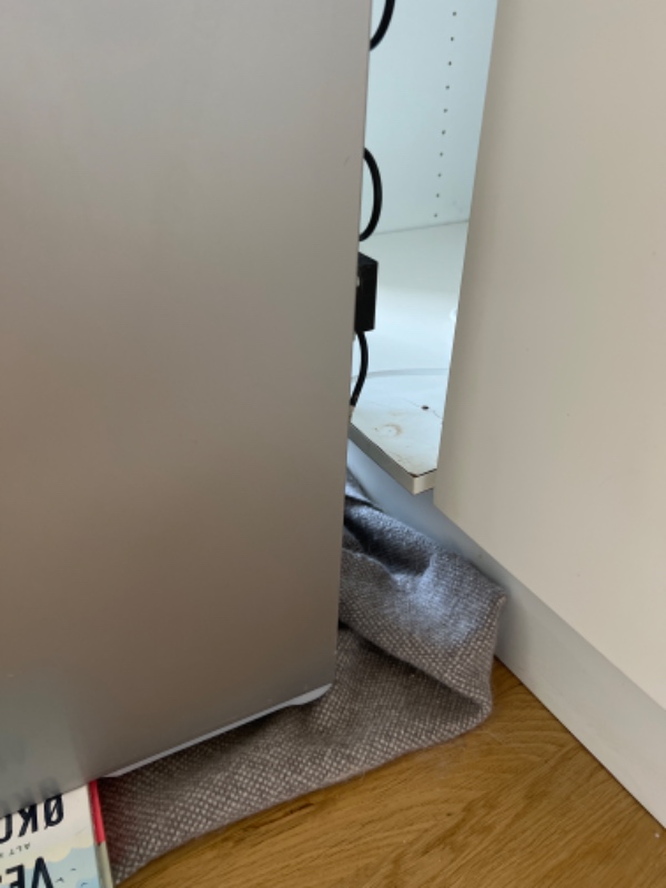 Løftet et køleskab