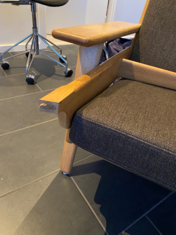 En lænestol ( wegner) og en wegner y-stol