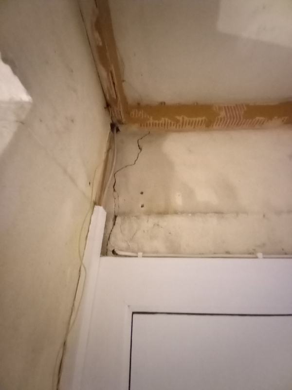 Pudsning og spartels af lille gang