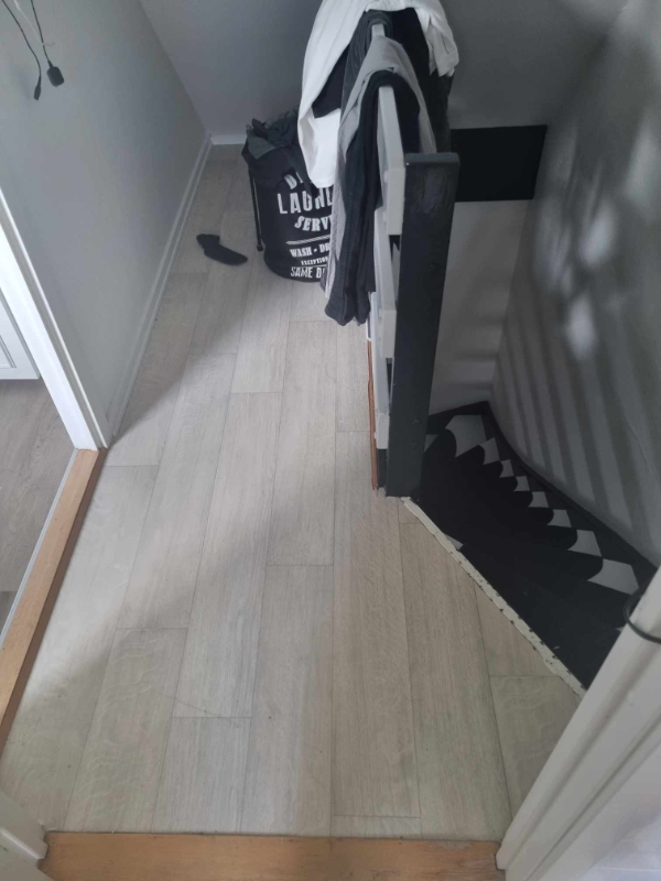 Skal havde lagt 2stk. små væg-til-væg tæpper