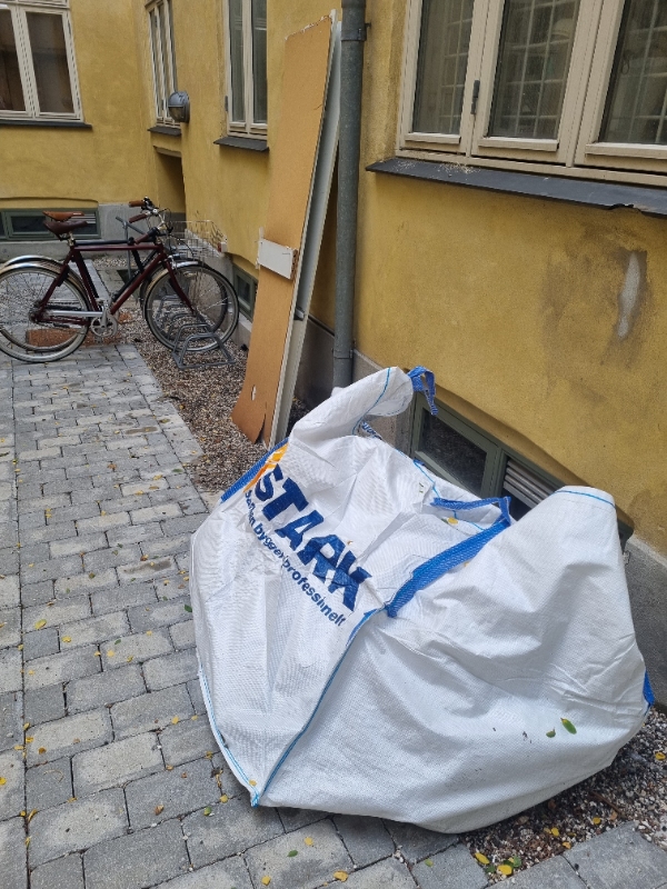 Fjernelse af skrald i big bag