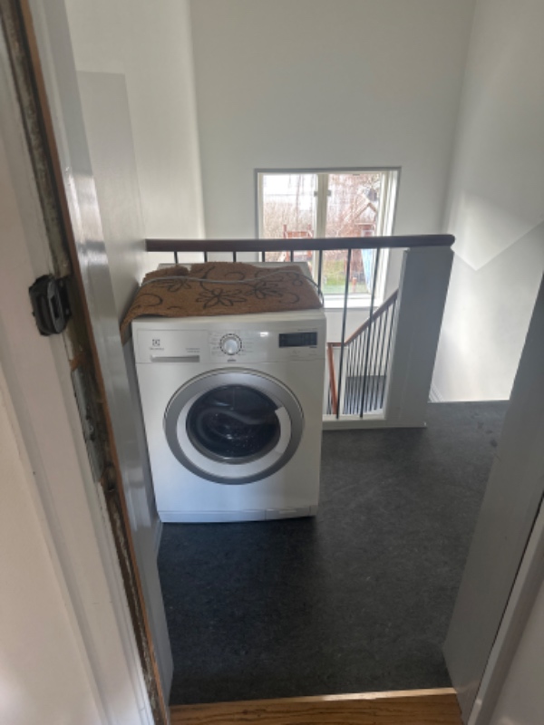 Afhent vaskemaskine på 2 sal