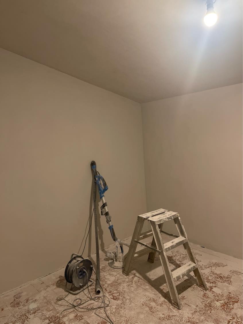 Sætte filt på væg