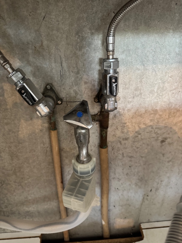 Udskiftning af aftapventil til opvasker