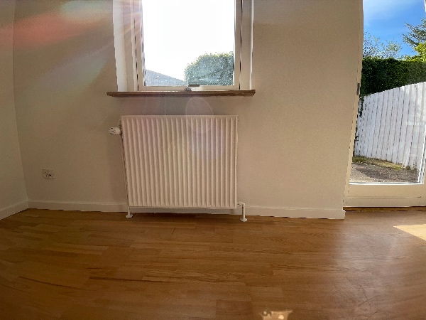 Let slibning og lakering af plankegulv