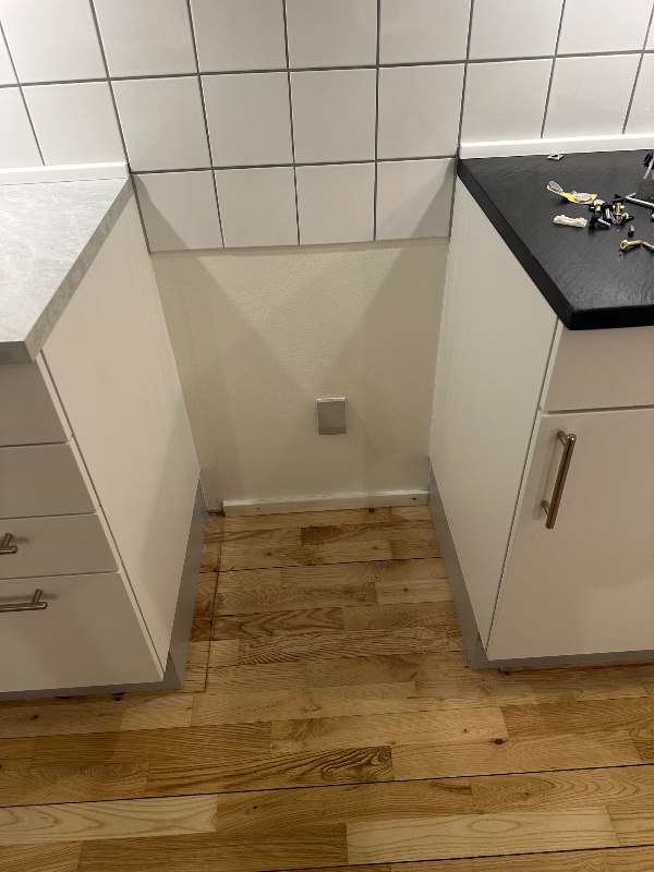 Montering af ovn (kabler skal bare tilknyttes)