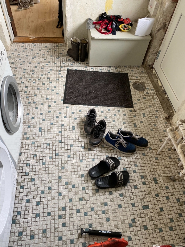 Lidt murerarbejde og lagt klinker/fliser