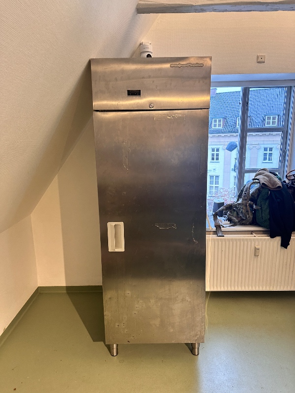 Afhentning af industri køleskab