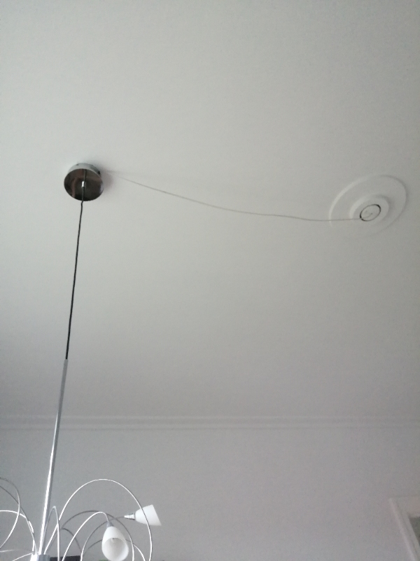 Jeg skal have sat en gardinstang op samt en loftslampe over mit spisebord.