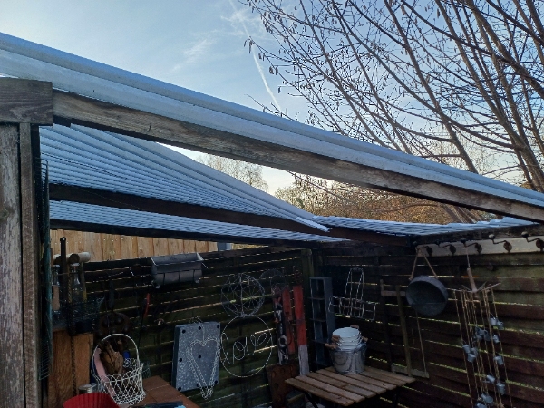 Skal montere 2 trapez plader udenfor, 2 stk ca 2x2.Har materialer.