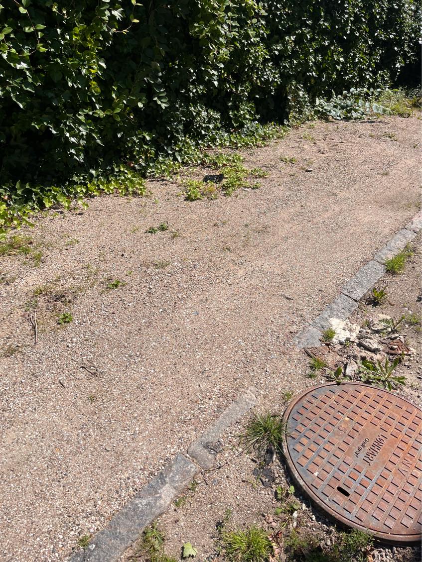 Fjerne grus fra indkørsel