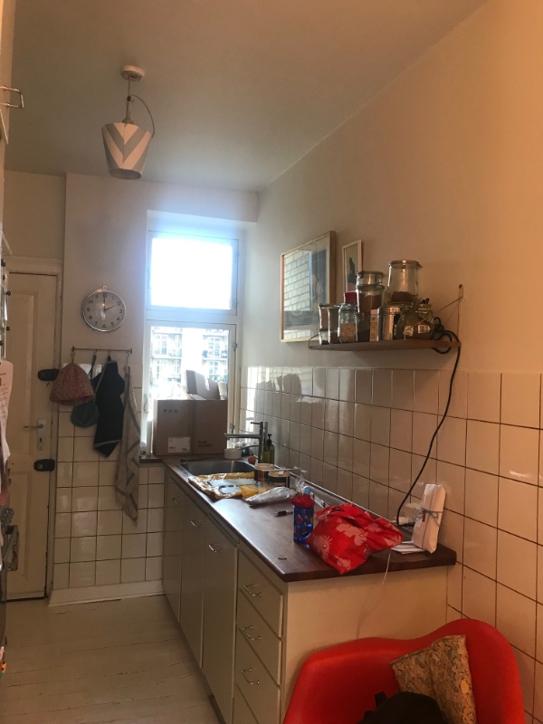 Ophængning af tre lamper over køkkenbord