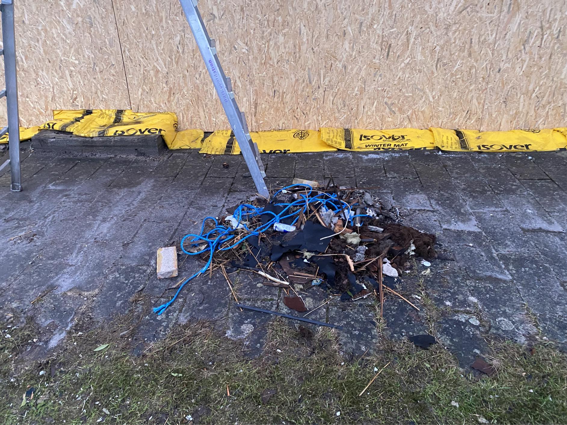 Oprydning og bortkørsel af affald