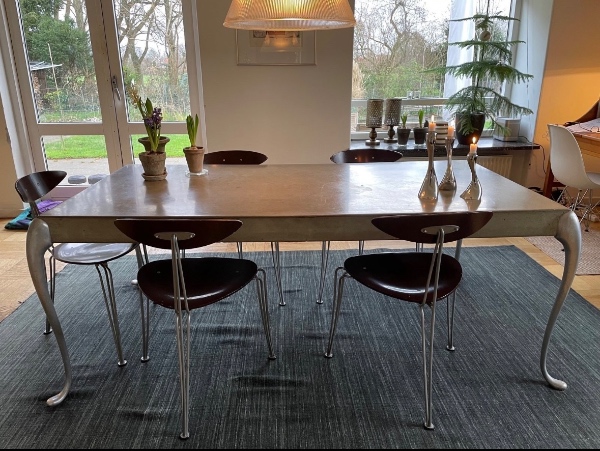 Flytning af spisebord