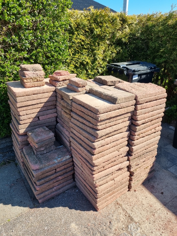 Afhentning af gl. fliser og sten