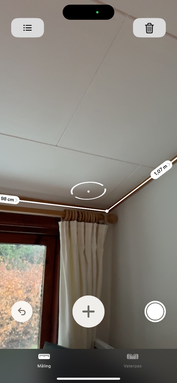 Opsætning af huntonit loft ovenpå på eksisterende loft.
