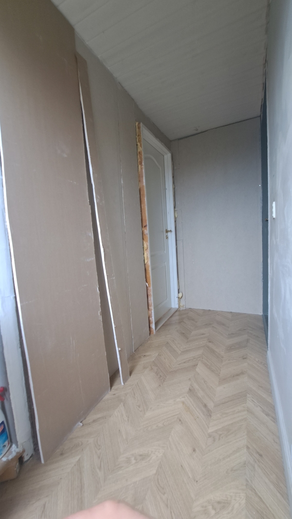 Færdigstille hus indvendig. /Finish. Ingen krav til El/vvs