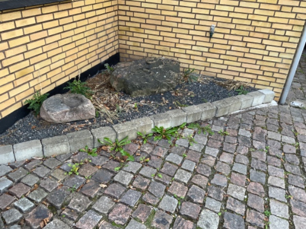 Bortskaffelse af 4 store sten