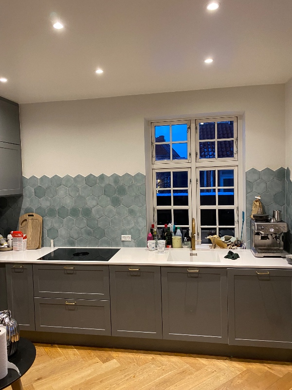 Rå murstensvæg køkken