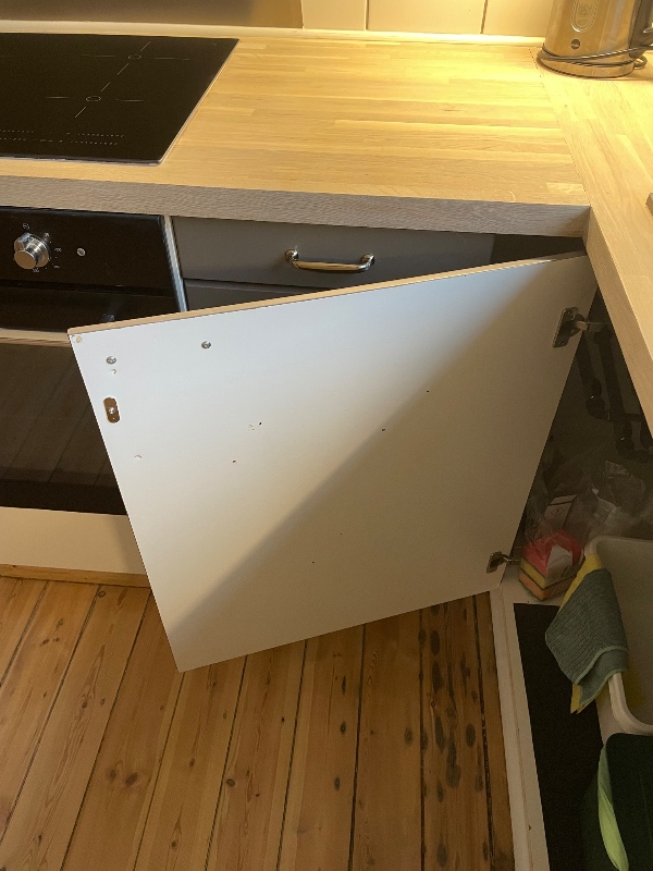 Opsætning af gardinskinner + skraldespand stativ