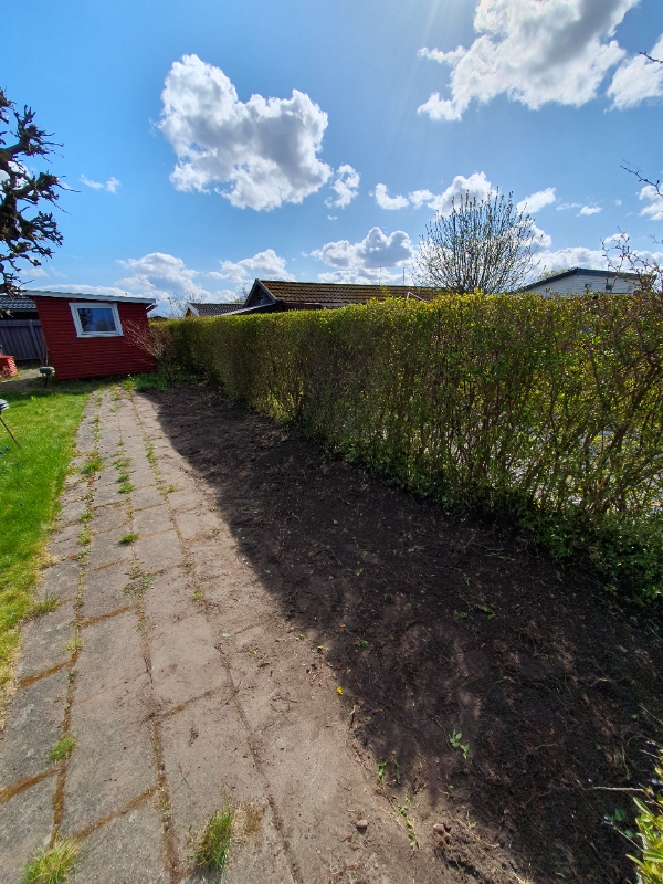 Der skal købes et læs muldjord, fordeles i bed i kolonihave på Amager