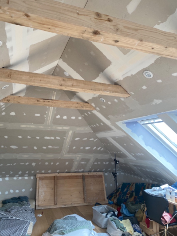 Fuldspartel og filt af loftsrum