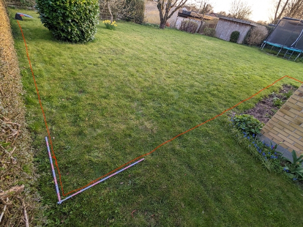 Grave ca 20 meter rande i græsplæne (50 cm dyb, 20 cm bred)