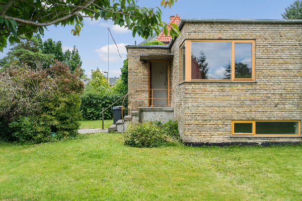 Udskiftning af fuger og oppudsning af sokkel