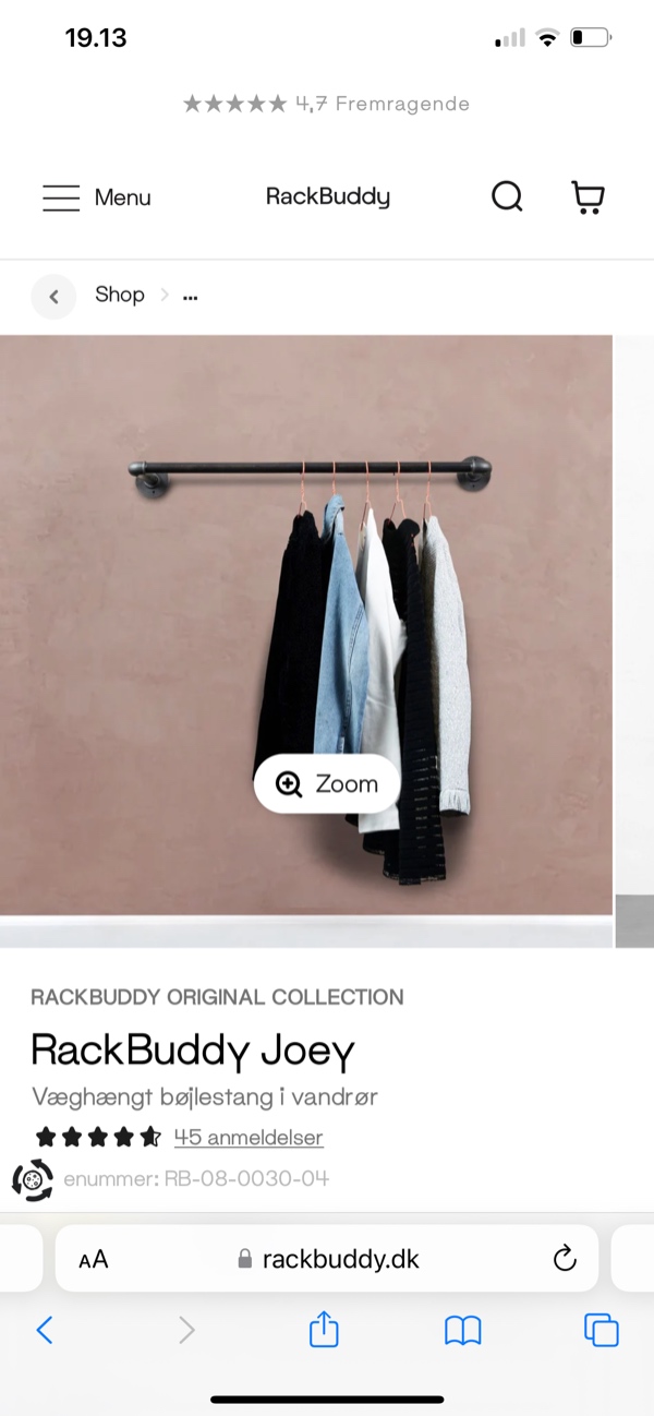 Montere badeforhæng, toiletholder, kroge samt væghængt tøjstativ