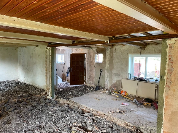 Fjerne maling fra loft spær
