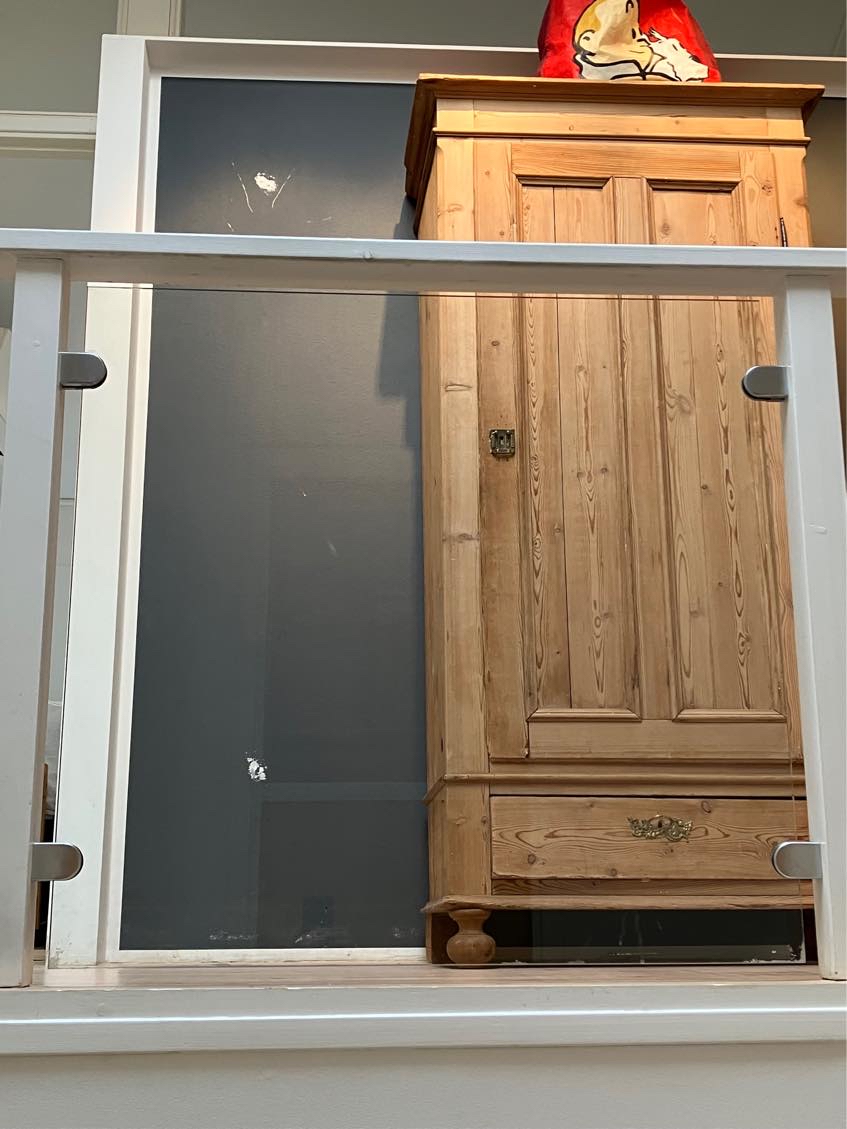 Montering af 4 glasbeslag og 1 glas på repos og opsætning af to rullegardiner (vindue og dør 80/90 cm i bredden.
