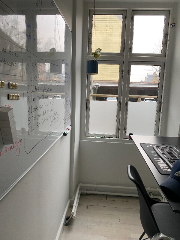 Jeg ønsker at få opsat og monteret en lille radiator inde på mit kontor