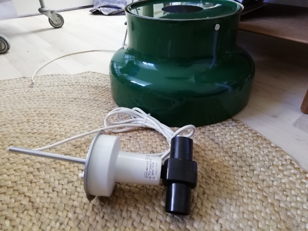 Nedtagning/ophængning af 3 lamper, ophængning af at stort maleri samt ophængning af kabel til anlæg