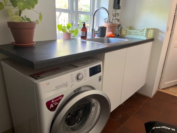 Sanering i bryggers og nedtagning af køkkenelementer