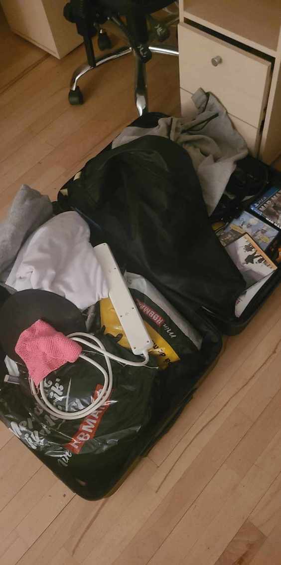 Hjælp til at flytte dobbeltseng, 1 kuffert, 1 kasse, 3 poser og 3,1 surround anlæg. Fra Karrensmindevej til lundestrædet i holbæk