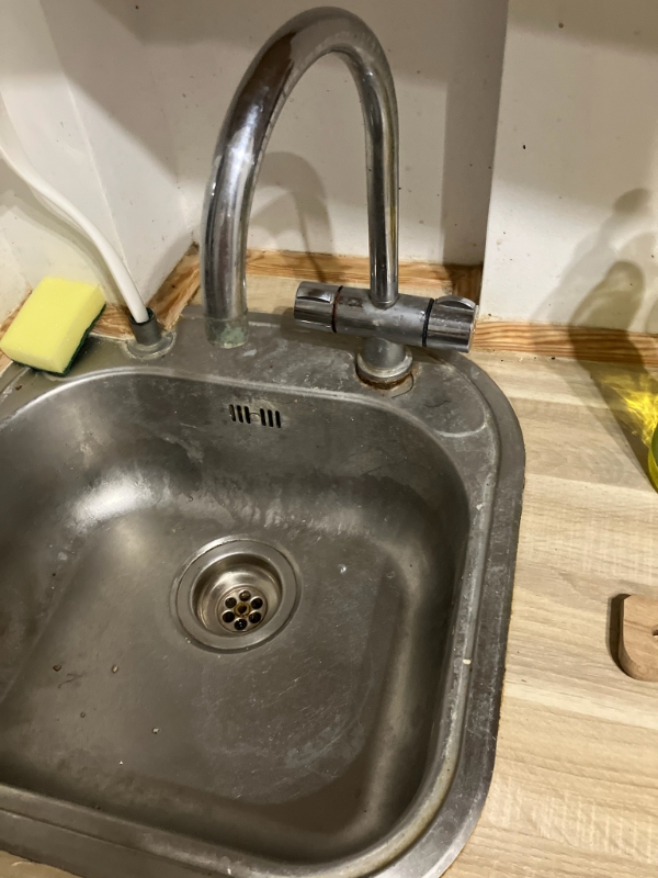 Udskift vandhane køkkenvask, samt skift af ballofix